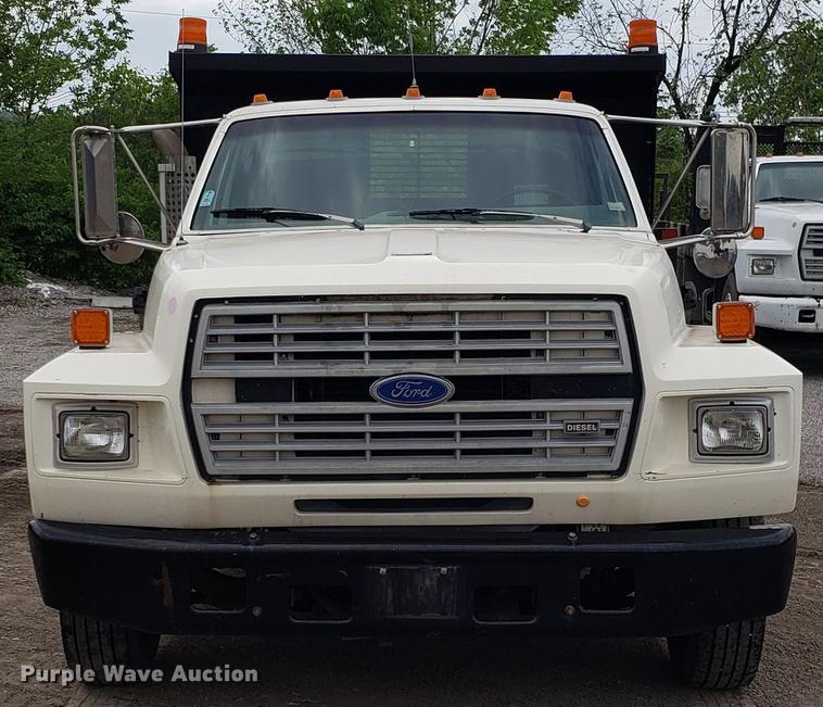 image for item DD4723 1993 Ford F700 dump truck