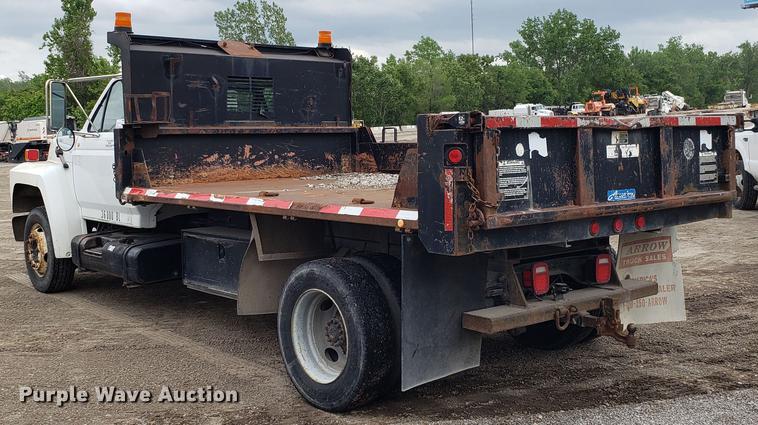 image for item DD4723 1993 Ford F700 dump truck