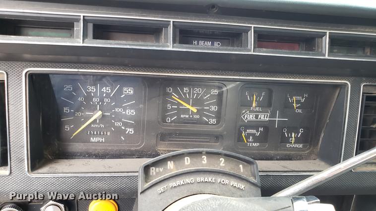 image for item DD4723 1993 Ford F700 dump truck