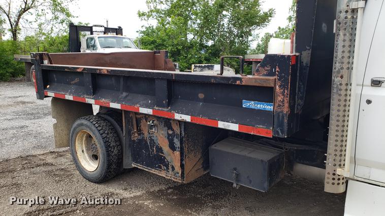image for item DD4723 1993 Ford F700 dump truck