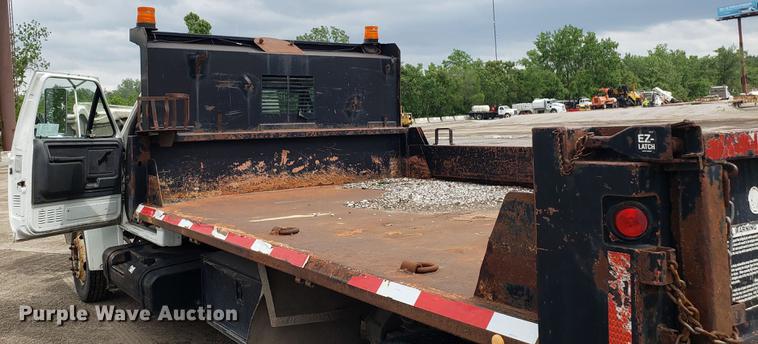 image for item DD4723 1993 Ford F700 dump truck
