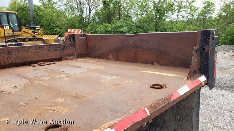 image for item DD4723 1993 Ford F700 dump truck