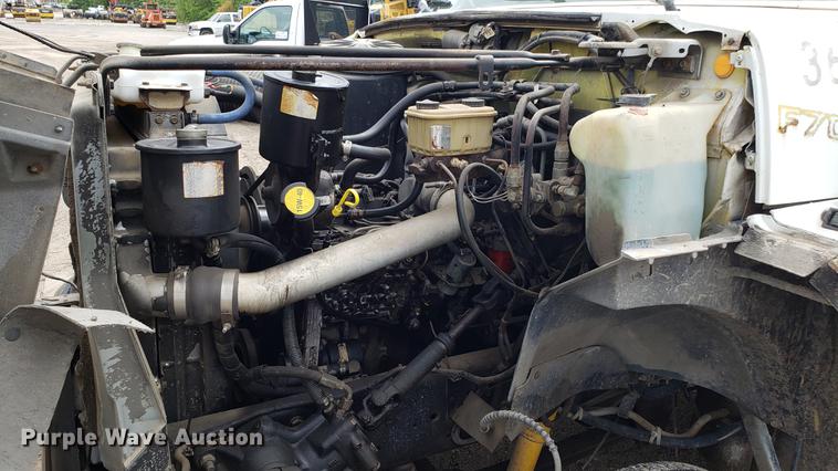 image for item DD4723 1993 Ford F700 dump truck