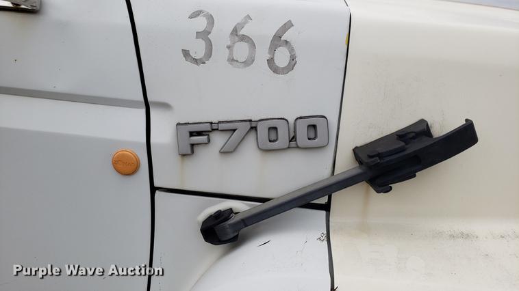 image for item DD4723 1993 Ford F700 dump truck