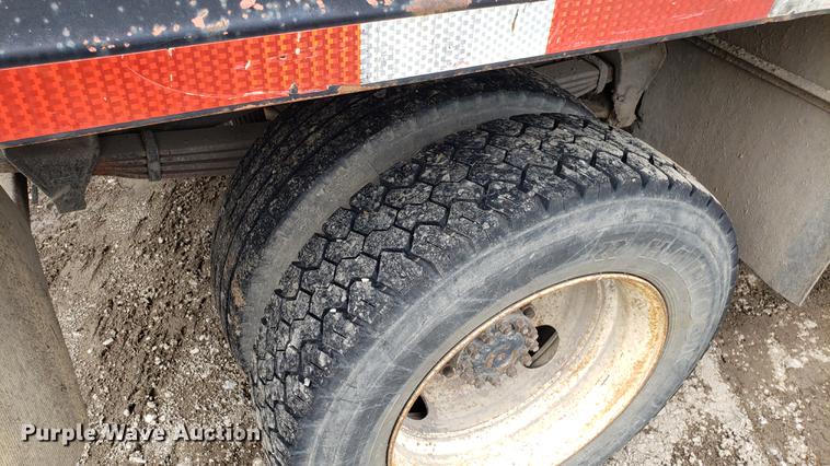 image for item DD4723 1993 Ford F700 dump truck