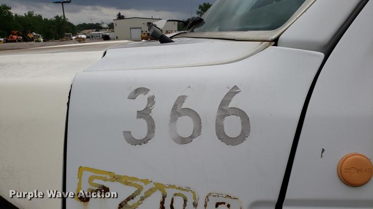 image for item DD4723 1993 Ford F700 dump truck