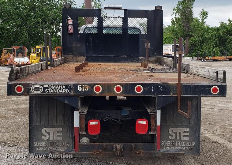 image for item DD4724 1992 Ford F700 flatbed truck
