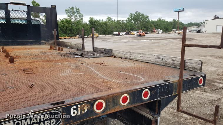 image for item DD4724 1992 Ford F700 flatbed truck