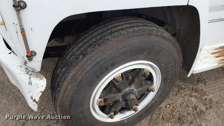 image for item DD4724 1992 Ford F700 flatbed truck