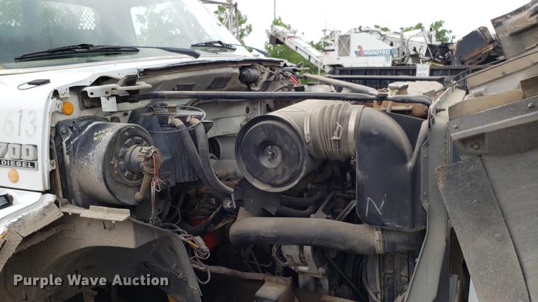 image for item DD4724 1992 Ford F700 flatbed truck