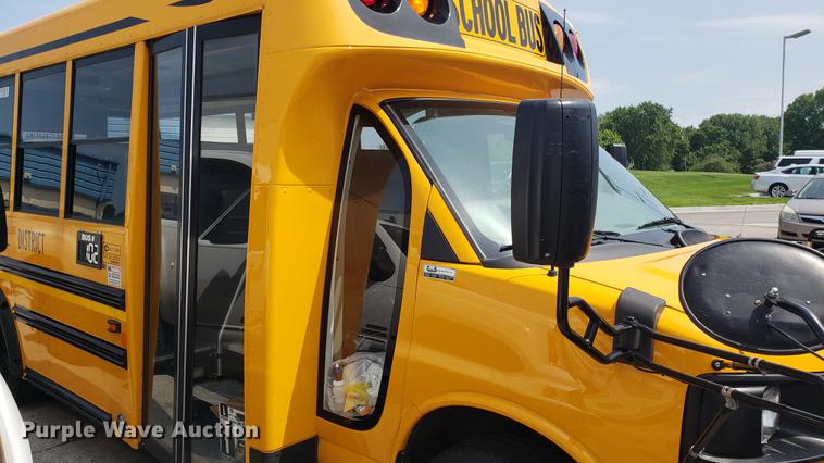 image for item DD4739 2012 Chevrolet Express G4500 shuttle bus