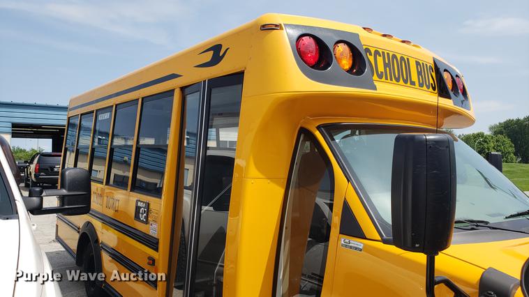 image for item DD4739 2012 Chevrolet Express G4500 shuttle bus