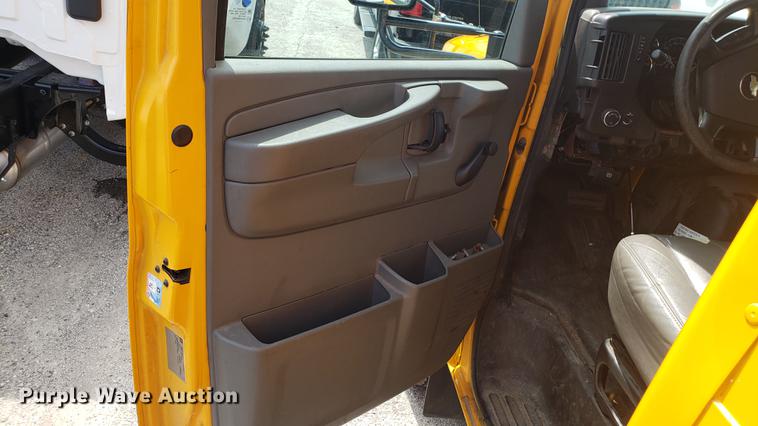 image for item DD4739 2012 Chevrolet Express G4500 shuttle bus