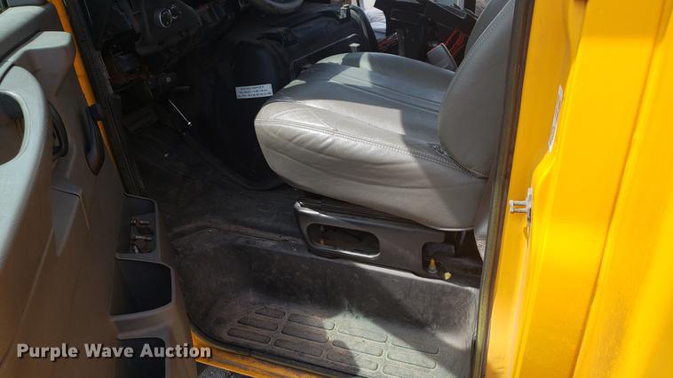 image for item DD4739 2012 Chevrolet Express G4500 shuttle bus