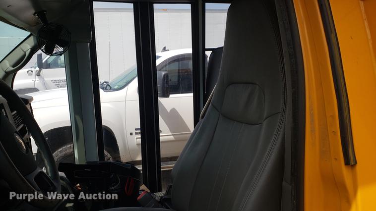 image for item DD4739 2012 Chevrolet Express G4500 shuttle bus