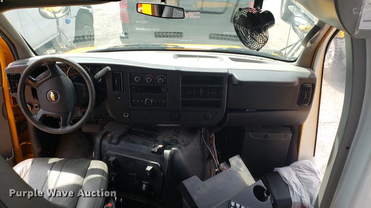 image for item DD4739 2012 Chevrolet Express G4500 shuttle bus