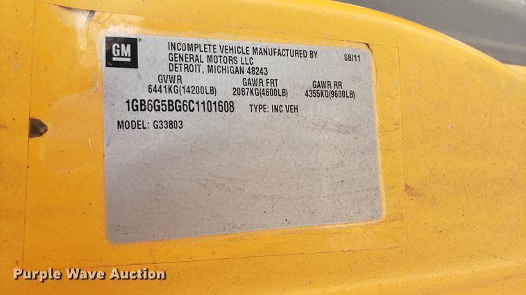 image for item DD4739 2012 Chevrolet Express G4500 shuttle bus