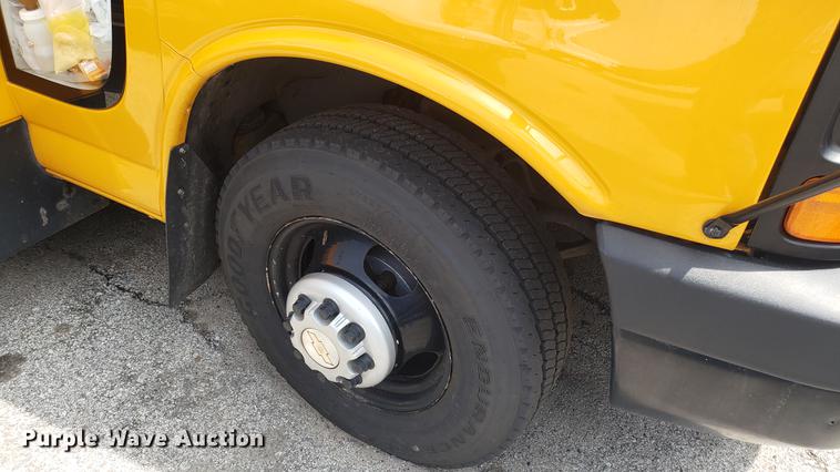 image for item DD4739 2012 Chevrolet Express G4500 shuttle bus