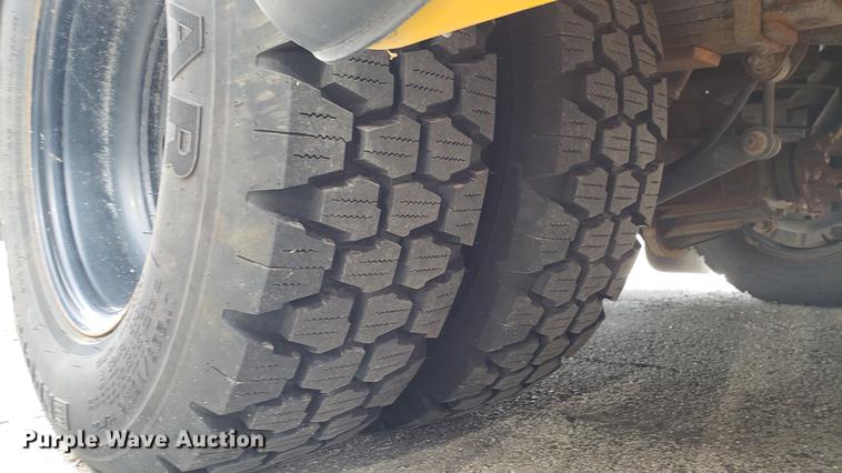 image for item DD4739 2012 Chevrolet Express G4500 shuttle bus