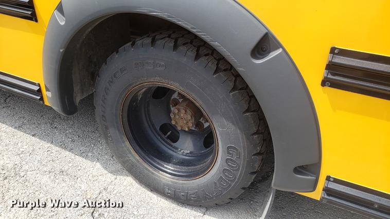 image for item DD4739 2012 Chevrolet Express G4500 shuttle bus