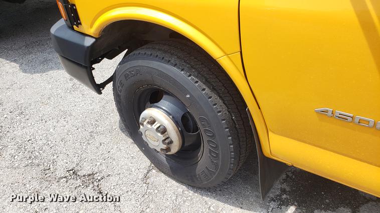 image for item DD4739 2012 Chevrolet Express G4500 shuttle bus