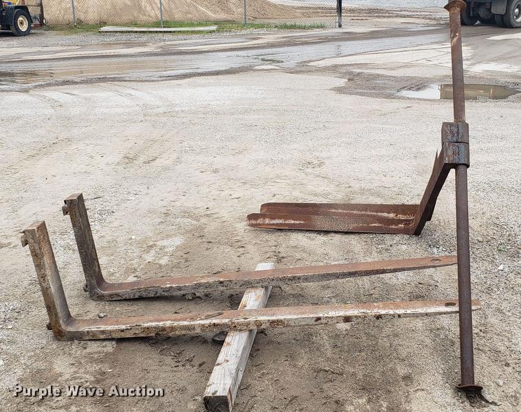 image for item DD4744 (2) sets pallet forks