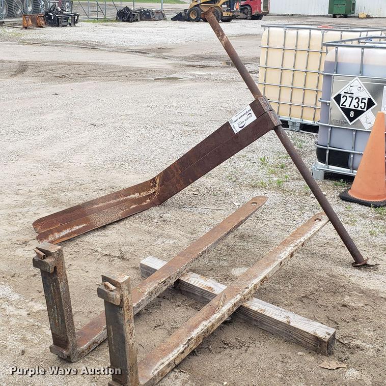 image for item DD4744 (2) sets pallet forks