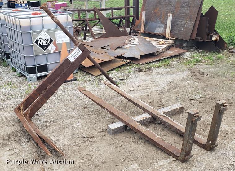 image for item DD4744 (2) sets pallet forks