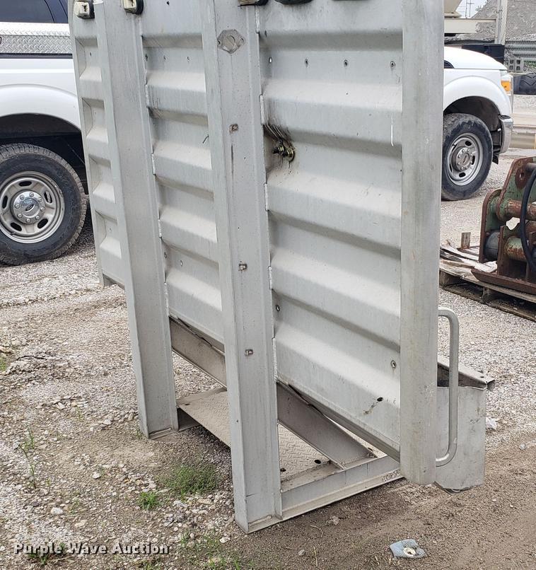 image for item DD4746 Merritt aluminum headache rack