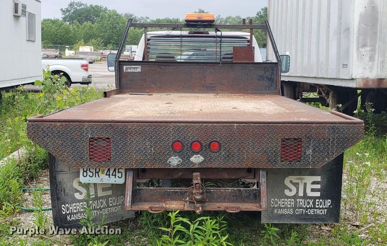 image for item DD4747 1995 Ford F350 flatbed pickup truck