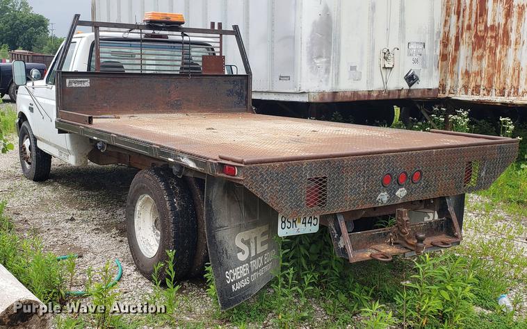 image for item DD4747 1995 Ford F350 flatbed pickup truck