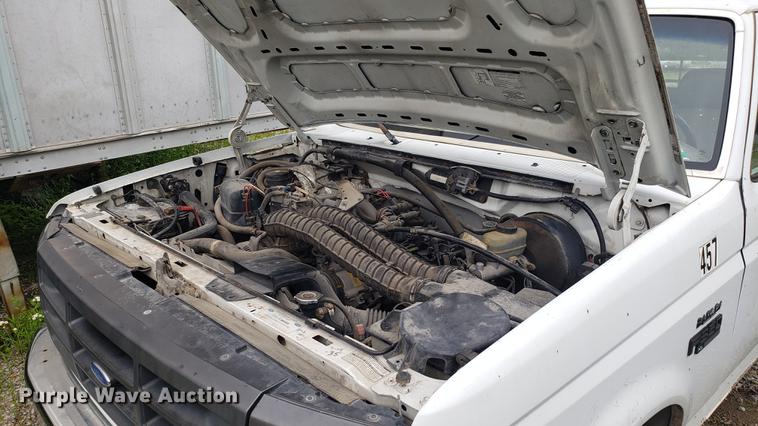 image for item DD4747 1995 Ford F350 flatbed pickup truck