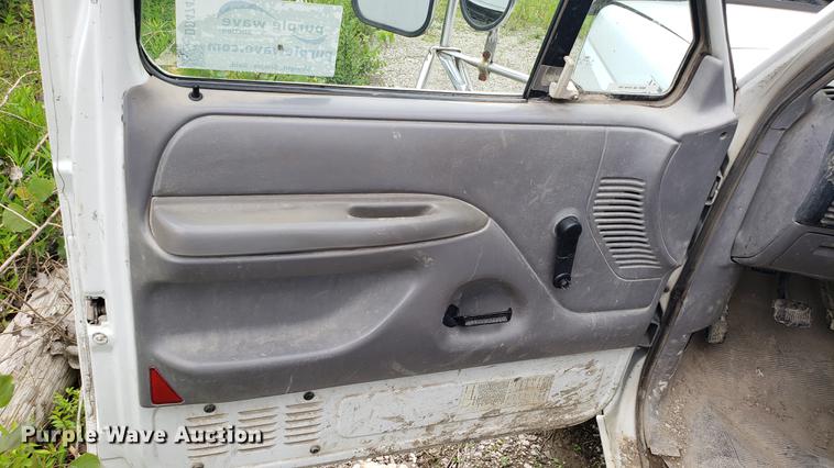 image for item DD4747 1995 Ford F350 flatbed pickup truck