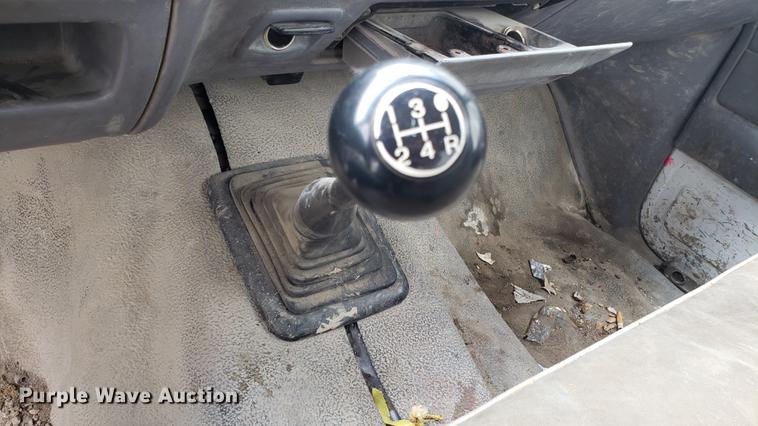 image for item DD4747 1995 Ford F350 flatbed pickup truck