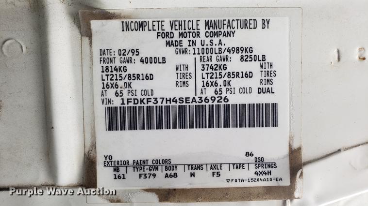 image for item DD4747 1995 Ford F350 flatbed pickup truck