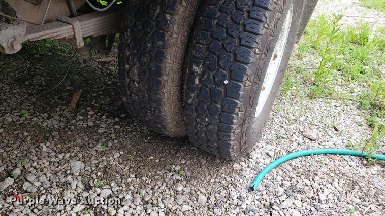 image for item DD4747 1995 Ford F350 flatbed pickup truck