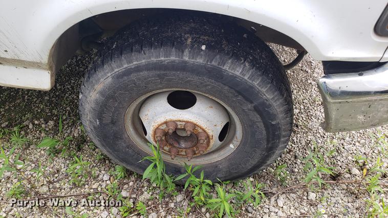 image for item DD4747 1995 Ford F350 flatbed pickup truck