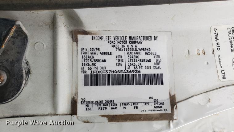 image for item DD4747 1995 Ford F350 flatbed pickup truck