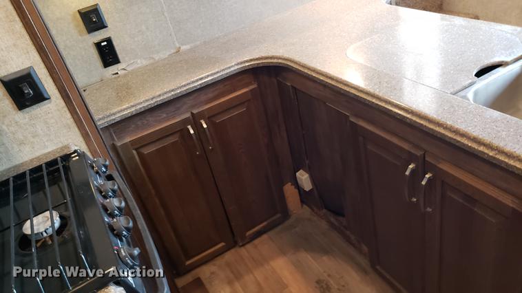 image for item DD4758 2016 Keystone Avalanche camper