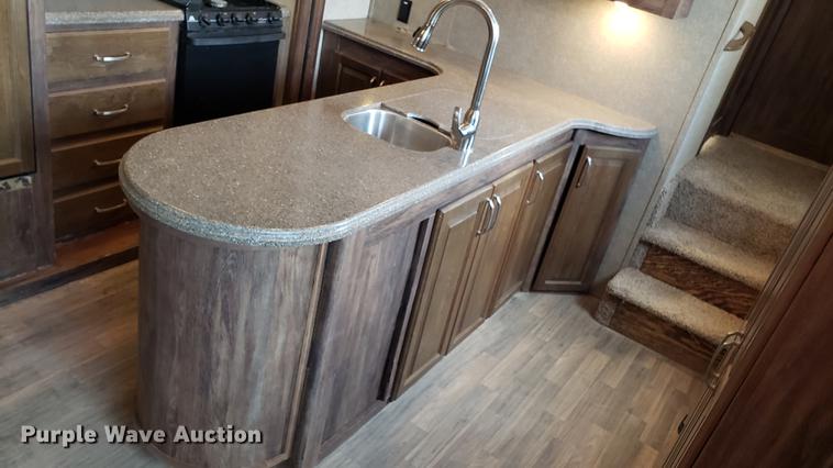 image for item DD4758 2016 Keystone Avalanche camper