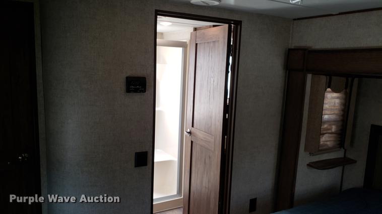 image for item DD4758 2016 Keystone Avalanche camper