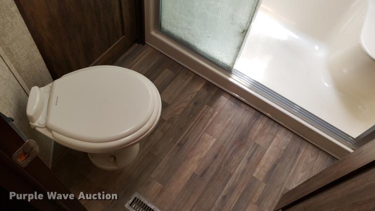 image for item DD4758 2016 Keystone Avalanche camper