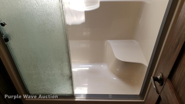 image for item DD4758 2016 Keystone Avalanche camper