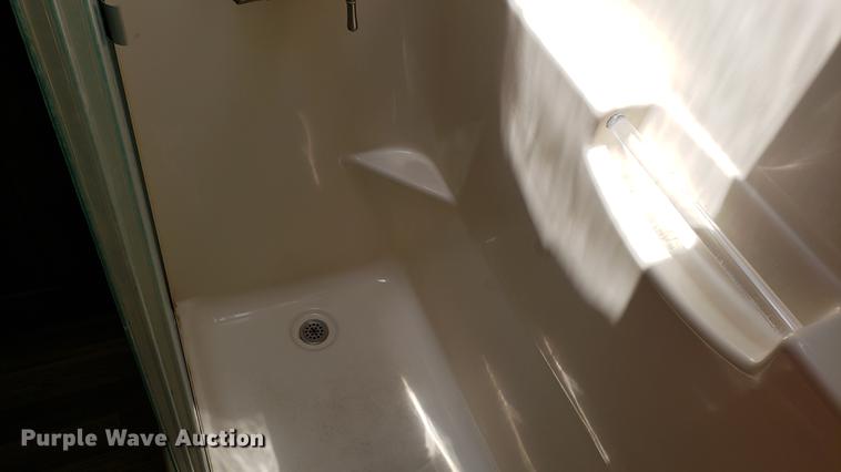 image for item DD4758 2016 Keystone Avalanche camper