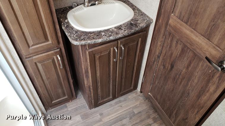 image for item DD4758 2016 Keystone Avalanche camper