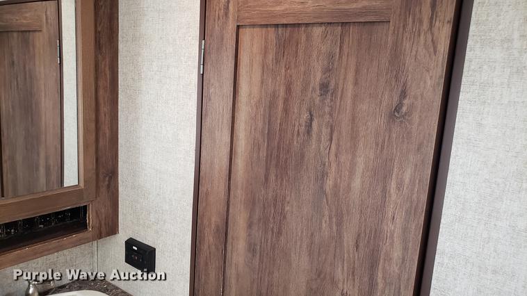 image for item DD4758 2016 Keystone Avalanche camper