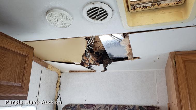 image for item DD4761 2000 Dutchman camper