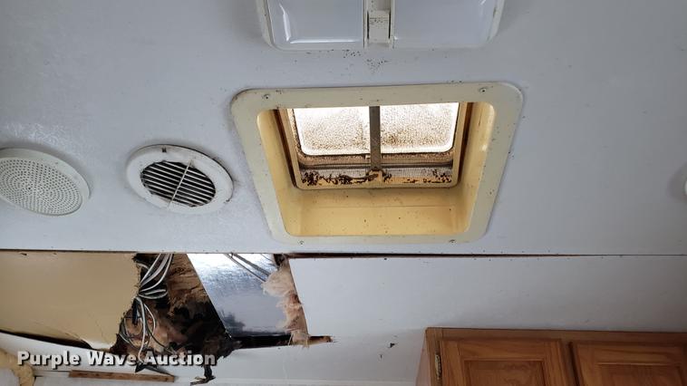 image for item DD4761 2000 Dutchman camper