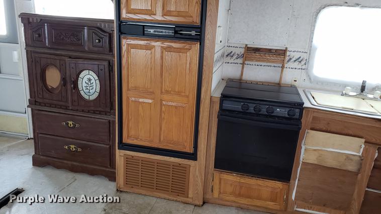 image for item DD4761 2000 Dutchman camper