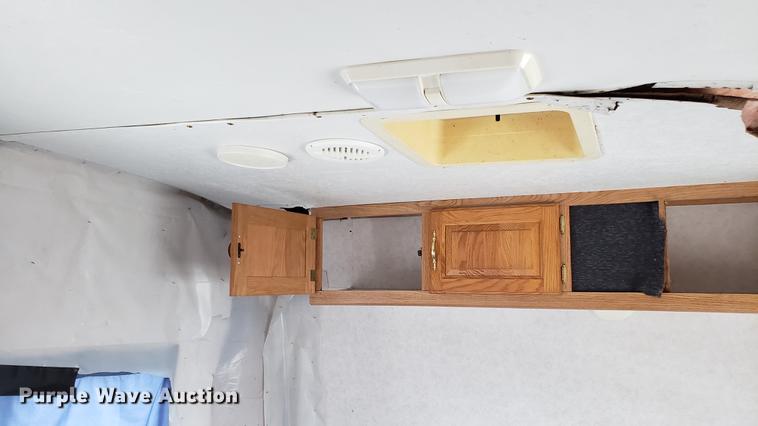 image for item DD4761 2000 Dutchman camper